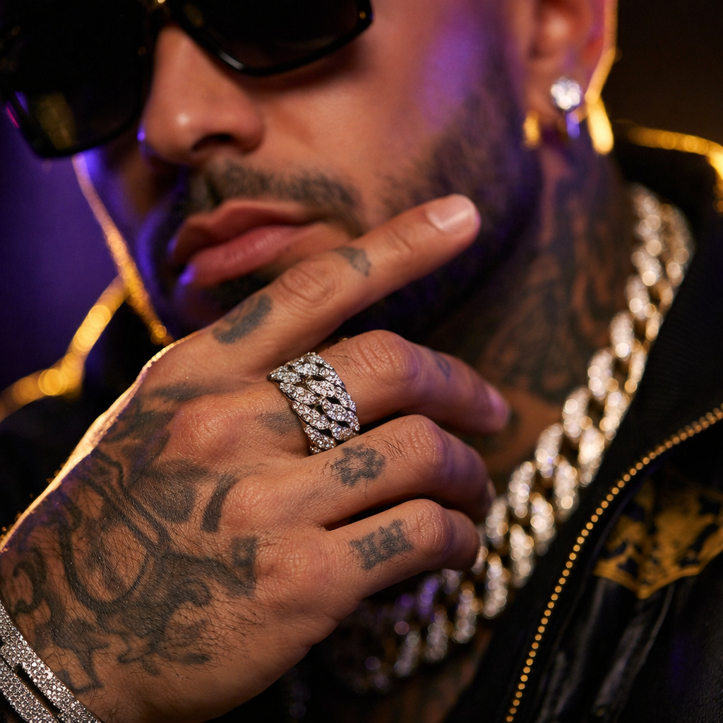 Rotating Cuban Ring - lifestyle